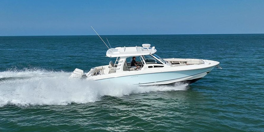 Boston Whaler 350 Realm