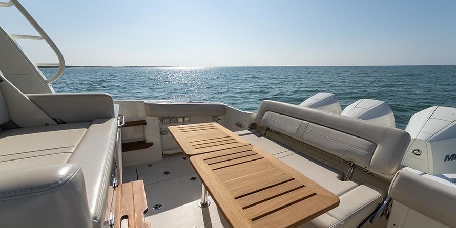 Boston Whaler 350 Realm