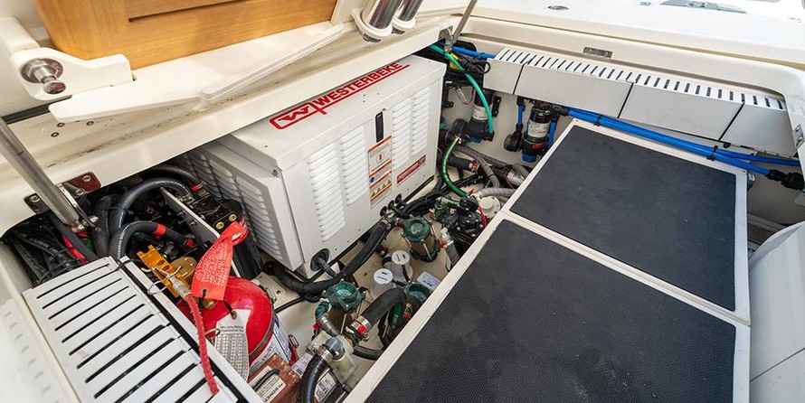 Boston Whaler 350 Realm