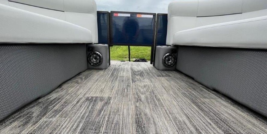 Larson LX 850 Classic SF