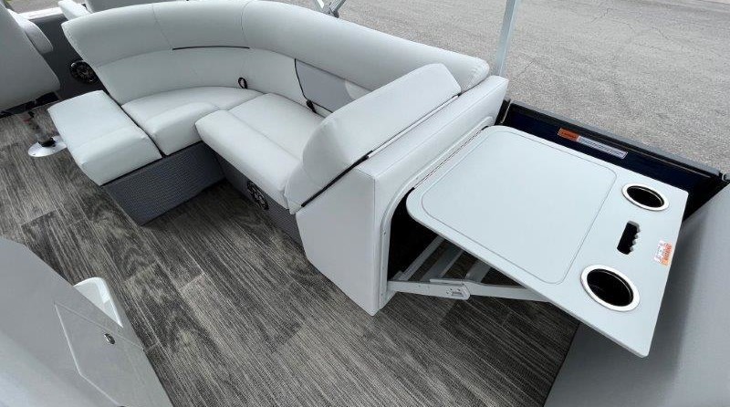 Larson LX 850 Classic SF