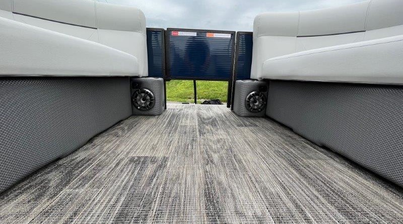 Larson LX 850 Classic SF