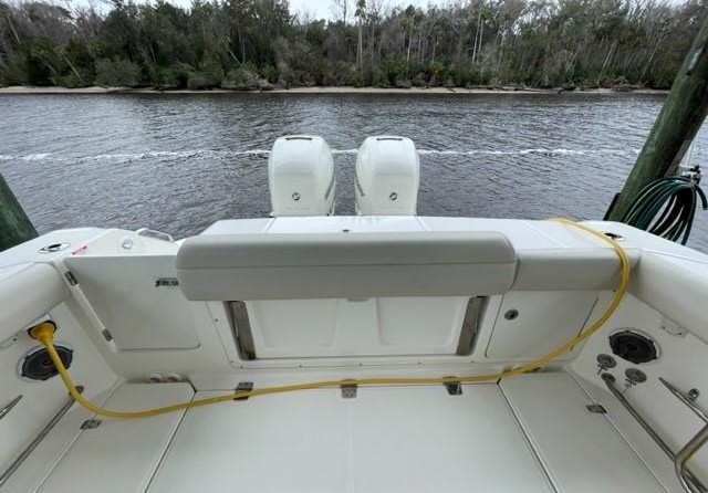 Boston Whaler 330 Outrage
