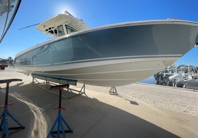 Boston Whaler 330 Outrage