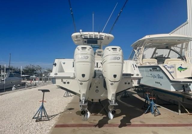 Boston Whaler 330 Outrage