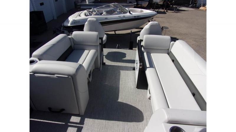 Sunchaser Boats Oasis 20 Fish-n-Cruise