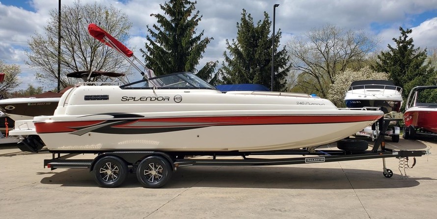 Splendor 240 cuddy cabin