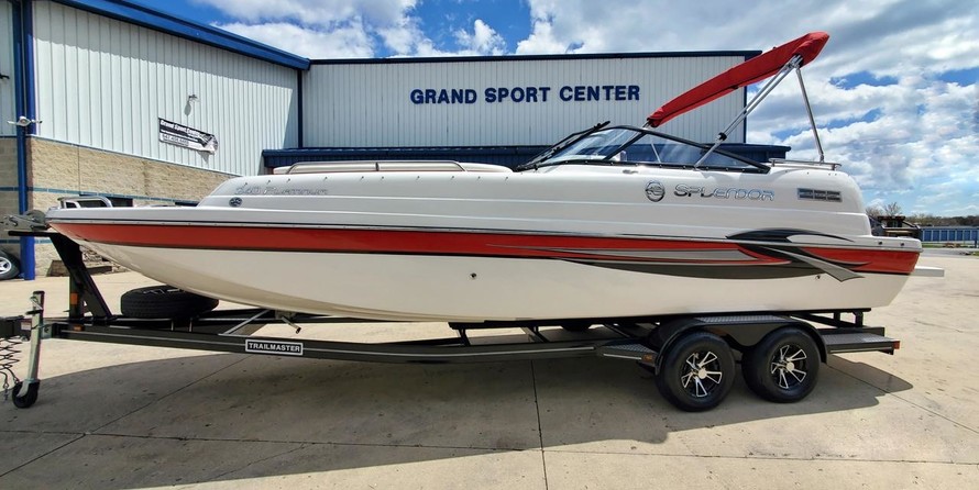 Splendor 240 cuddy cabin