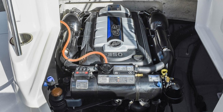 Splendor 240 cuddy cabin