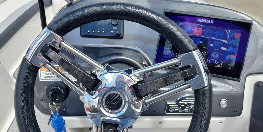 Splendor 240 cuddy cabin