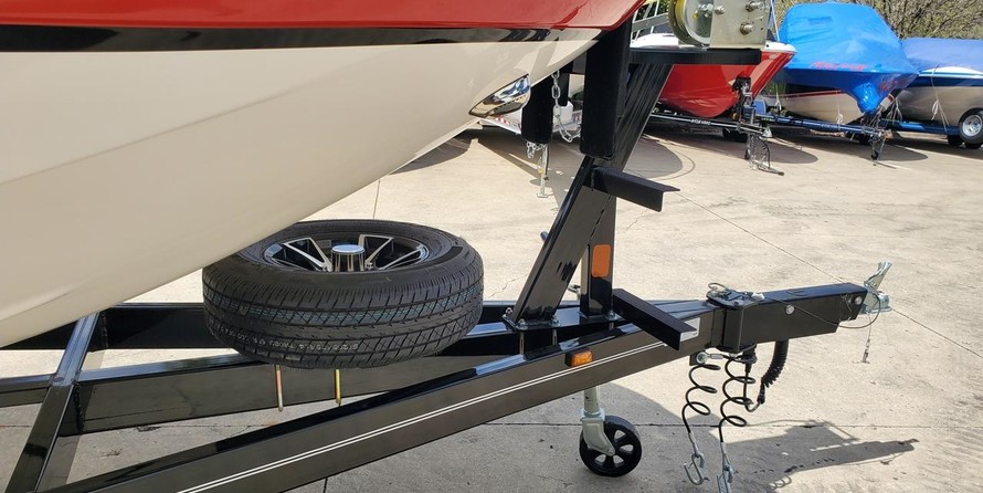 Splendor 240 cuddy cabin