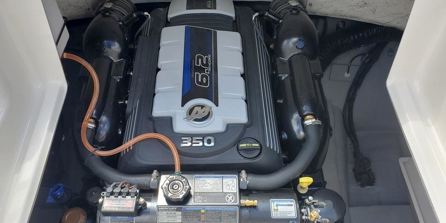 Splendor 240 cuddy cabin