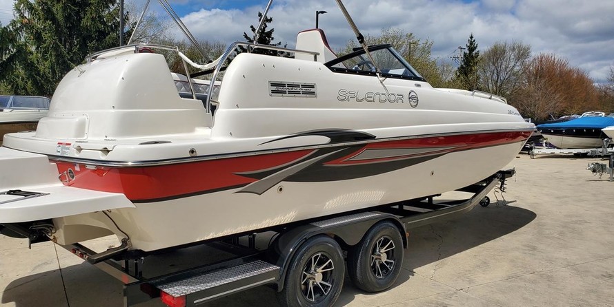 Splendor 240 cuddy cabin