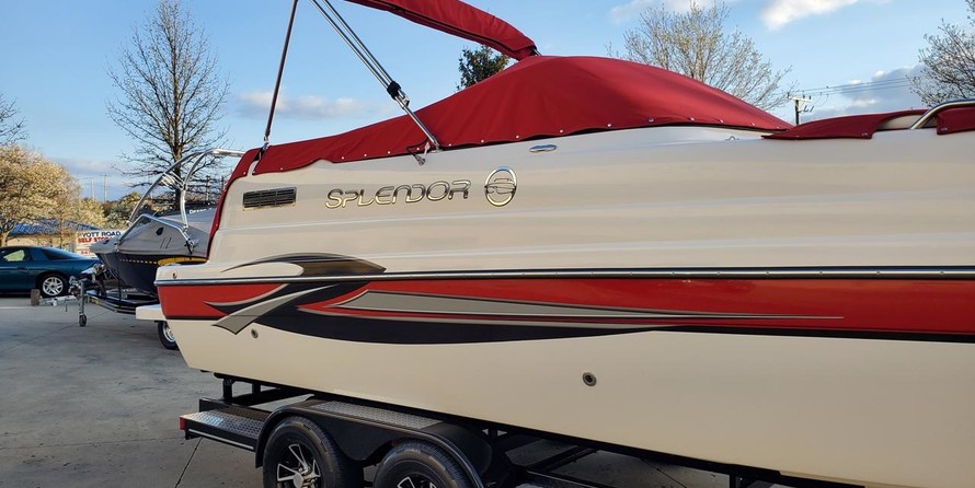 Splendor 240 cuddy cabin