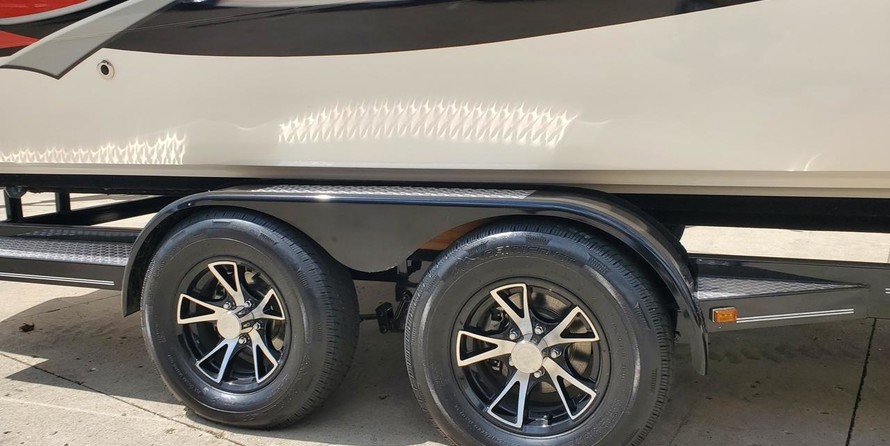 Splendor 240 cuddy cabin