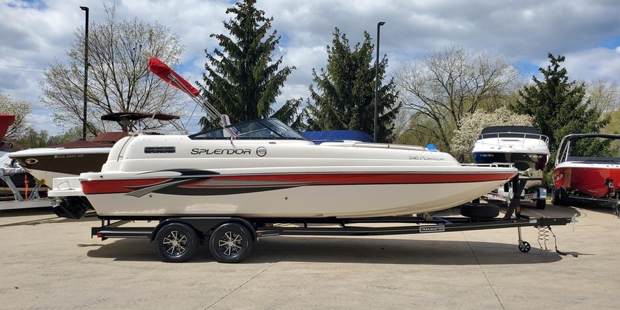 Splendor 240 cuddy cabin