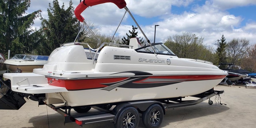 Splendor 240 cuddy cabin