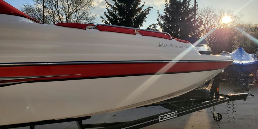 Splendor 240 cuddy cabin