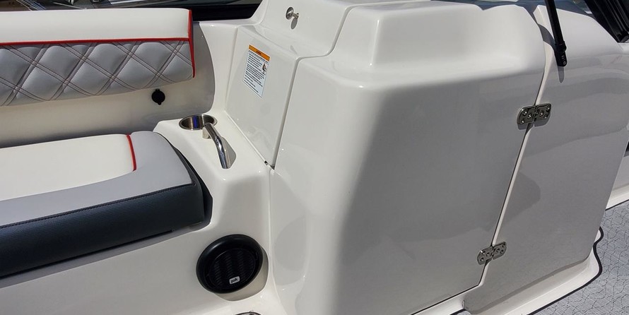 Splendor 240 cuddy cabin