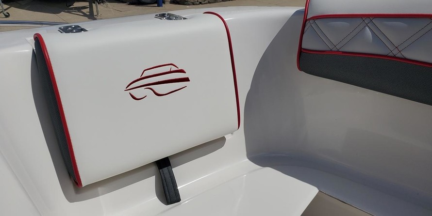 Splendor 240 cuddy cabin