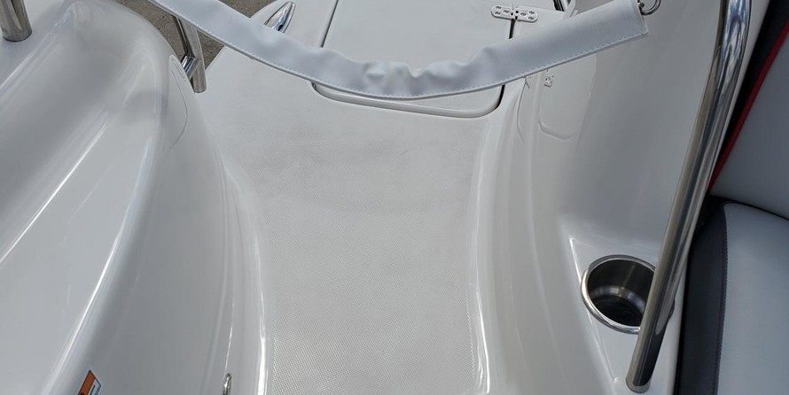 Splendor 240 cuddy cabin