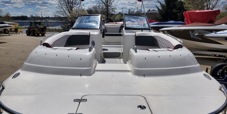 Splendor 240 cuddy cabin