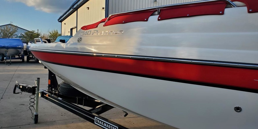 Splendor 240 cuddy cabin