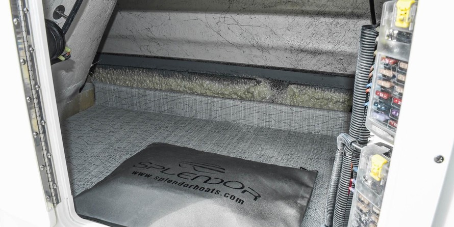 Splendor 240 cuddy cabin