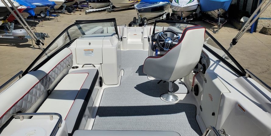 Splendor 240 cuddy cabin