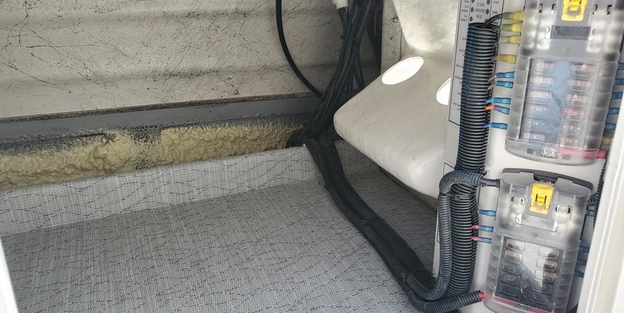 Splendor 240 cuddy cabin