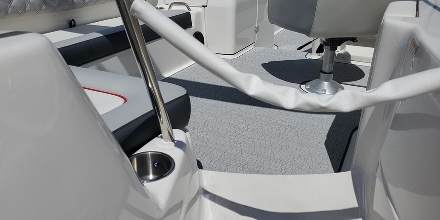 Splendor 240 cuddy cabin