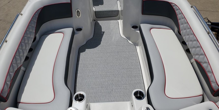 Splendor 240 cuddy cabin