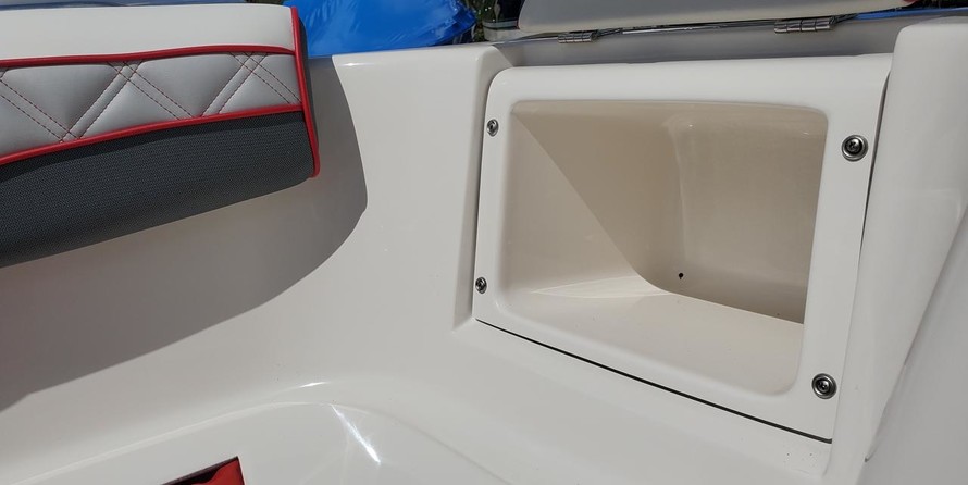 Splendor 240 cuddy cabin