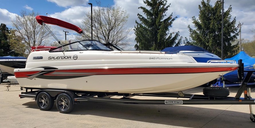 Splendor 240 cuddy cabin