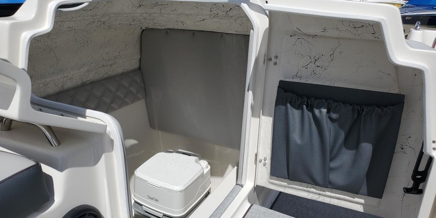Splendor 240 cuddy cabin