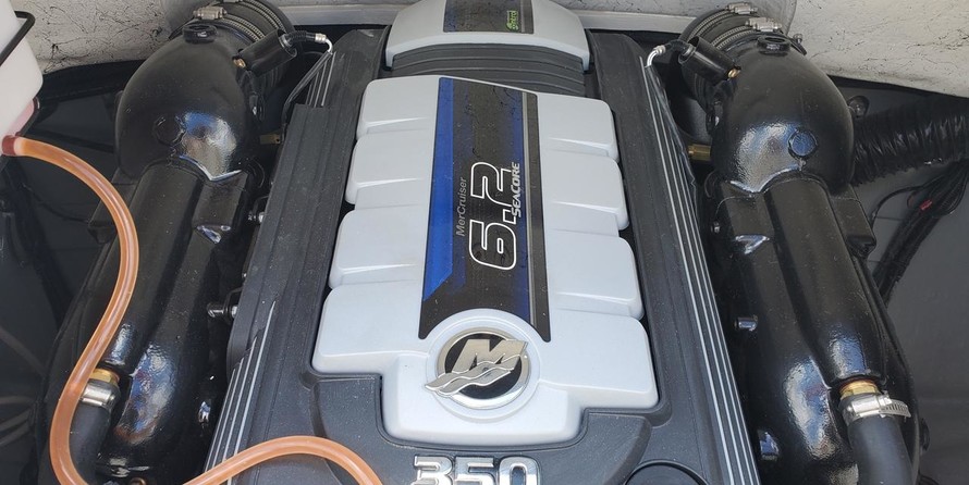 Splendor 240 cuddy cabin