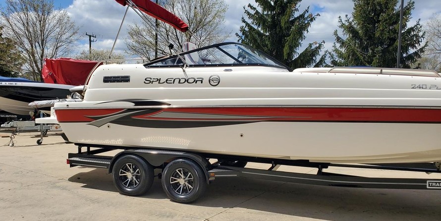 Splendor 240 cuddy cabin