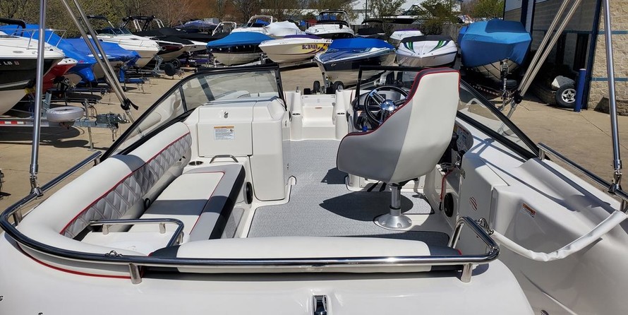 Splendor 240 cuddy cabin