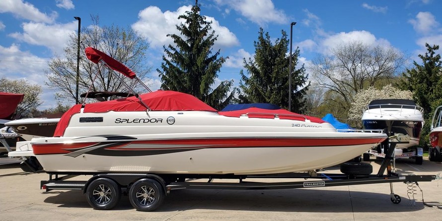 Splendor 240 cuddy cabin
