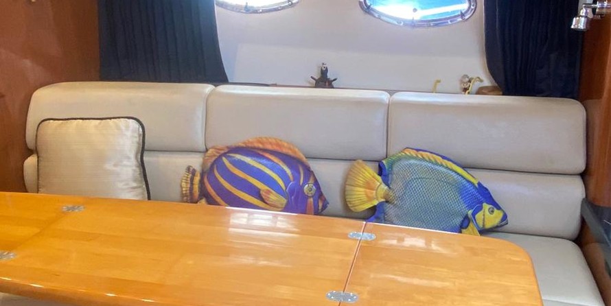 Regal 2665 Commodore Express