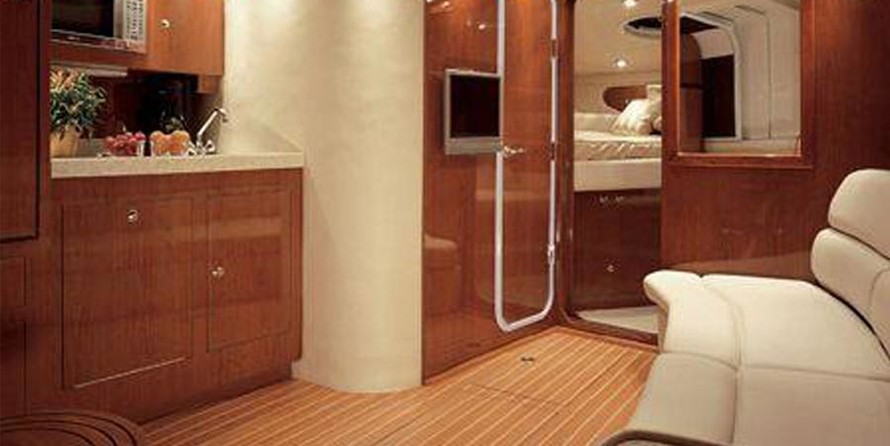 Regal 2665 Commodore Express