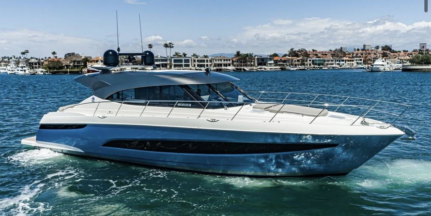Riviera 5400 Sport Yacht