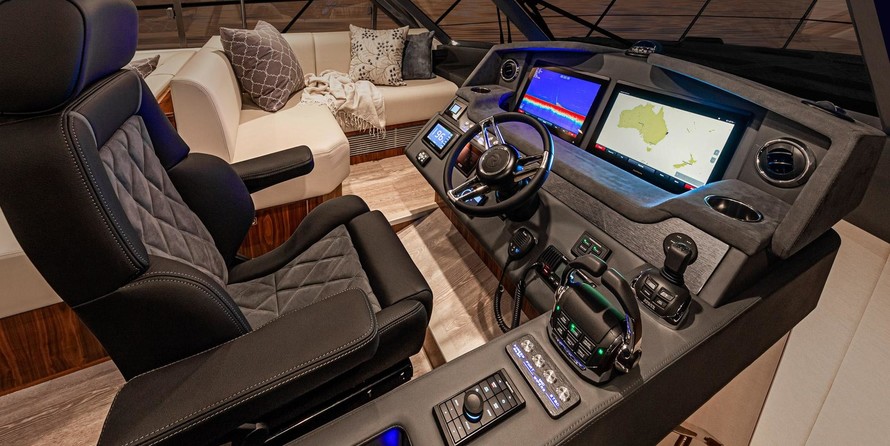 Riviera 5400 Sport Yacht