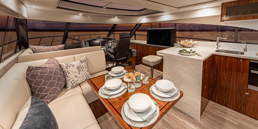 Riviera 5400 Sport Yacht