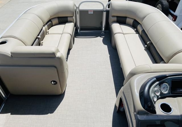 Sun Tracker Party Barge 20 DLX