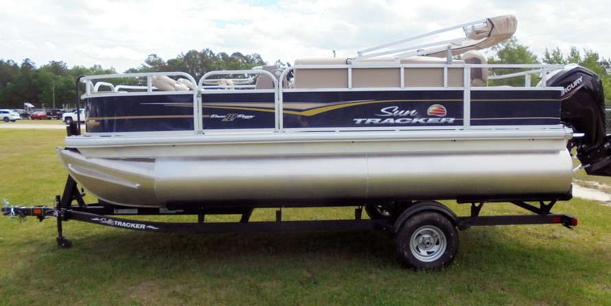 Sun Tracker Bass Buggy 18 DLX