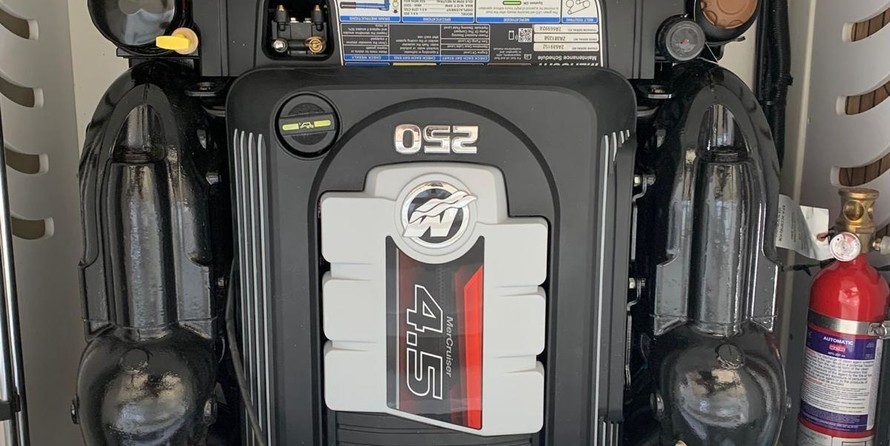 Sea Ray SPX 230