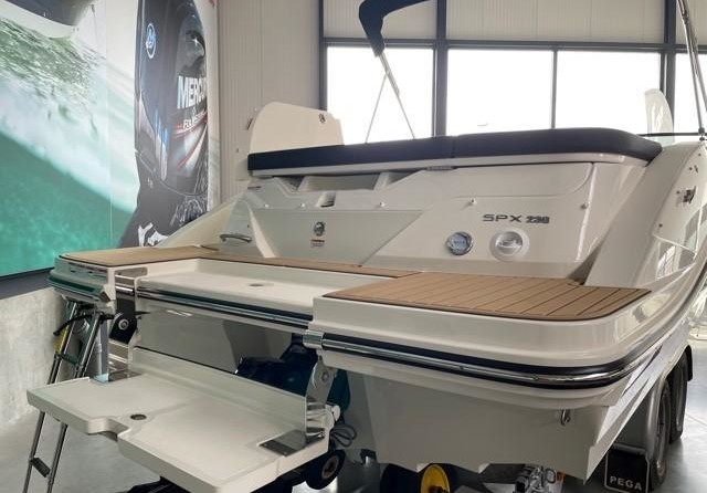 Sea Ray SPX 230