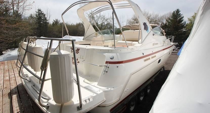 Cruisers yachts 3375 express