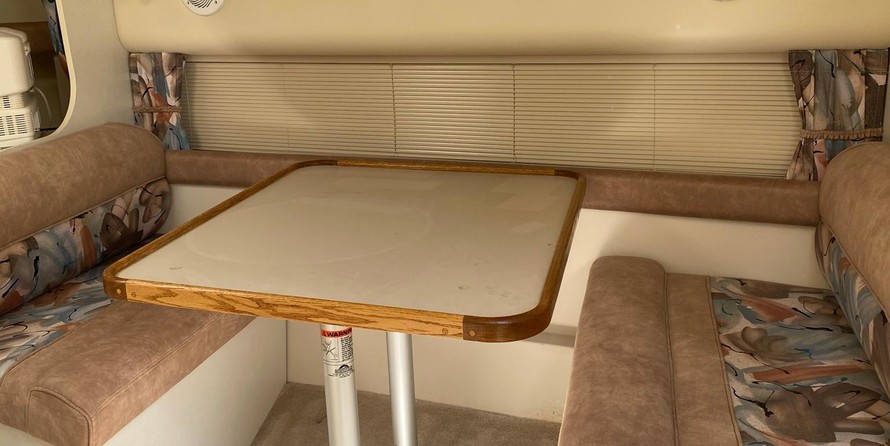 Cruisers yachts 3375 express